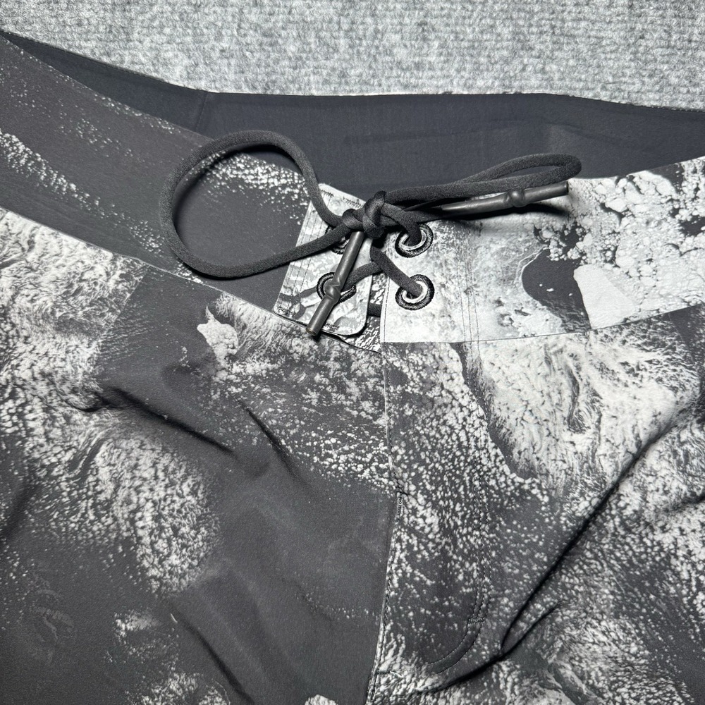 Lululemon Board Shorts 40‎ Gray Black Camo Dye Performance Beach Drawstring 7" - Picture 3 of 10
